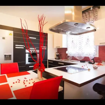 Artisti Elena Apartment *