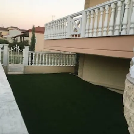 Artisti Elena Paralia Katerinis