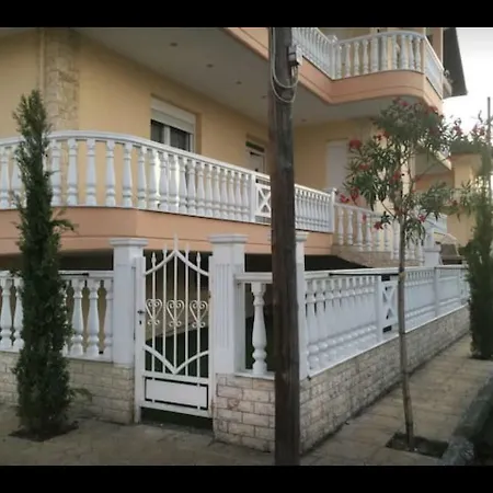 Artisti Elena Paralia Katerinis