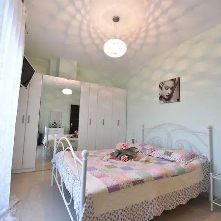 Artisti Elena Apartment *
