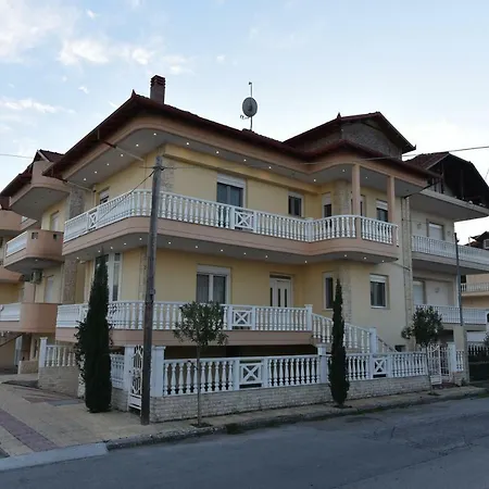 Artisti Elena Paralia Katerinis